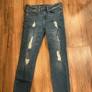 ripped high-rise jegging